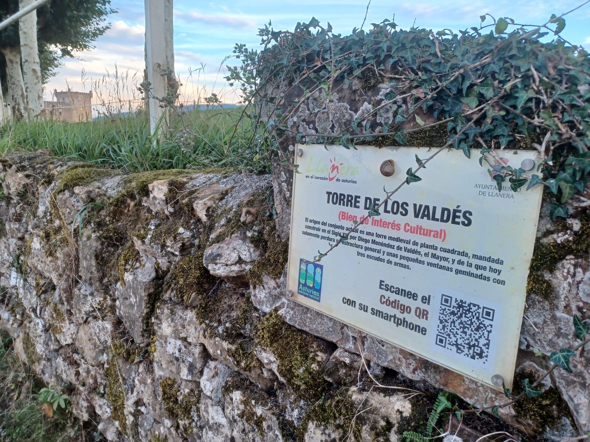 La ruta de los palacios de Llanera tiene un castillo: así es el tramo de San Cucao a Guyame que pasa por la Torre de los Valdés