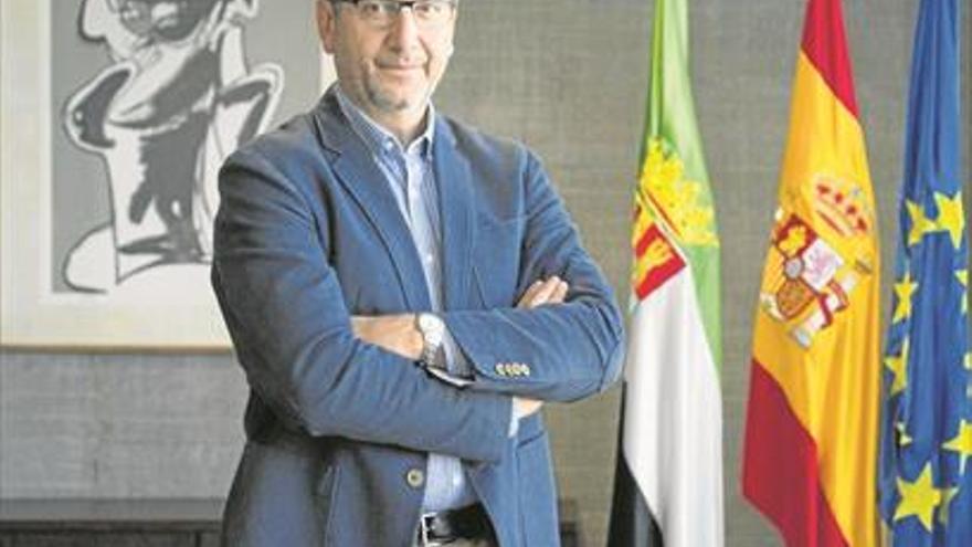 Javier Luna, secretario general de Empleo de Extremadura: «Es una gran oportunidad para empresas y entidades»