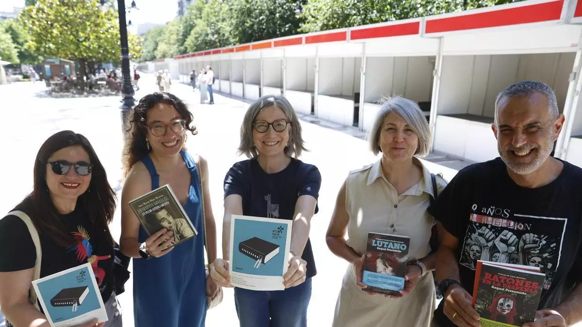 VÍDEO: Los libreros ya aguardan al arranque de la Feria del Libro de Gijón: "Será una fiesta de la cultura"