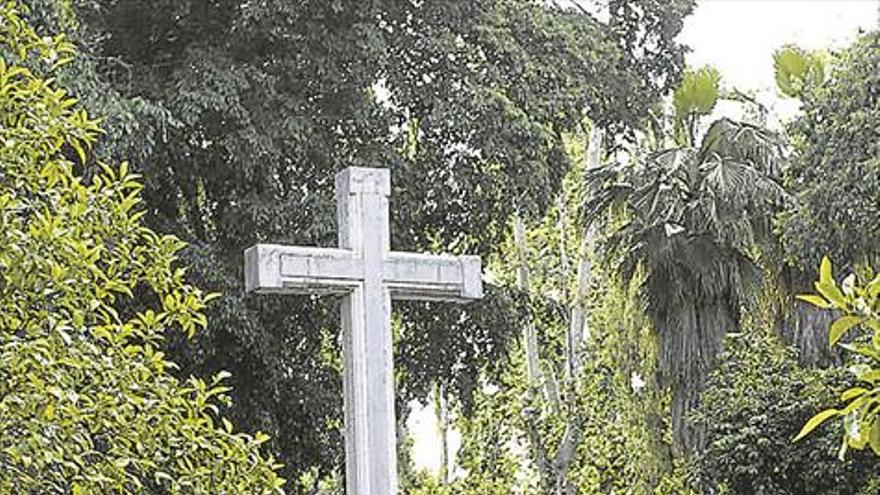 El Ayuntamiento retirará la cruz del parque Ribalta y la reubicará en otro sitio en 2018