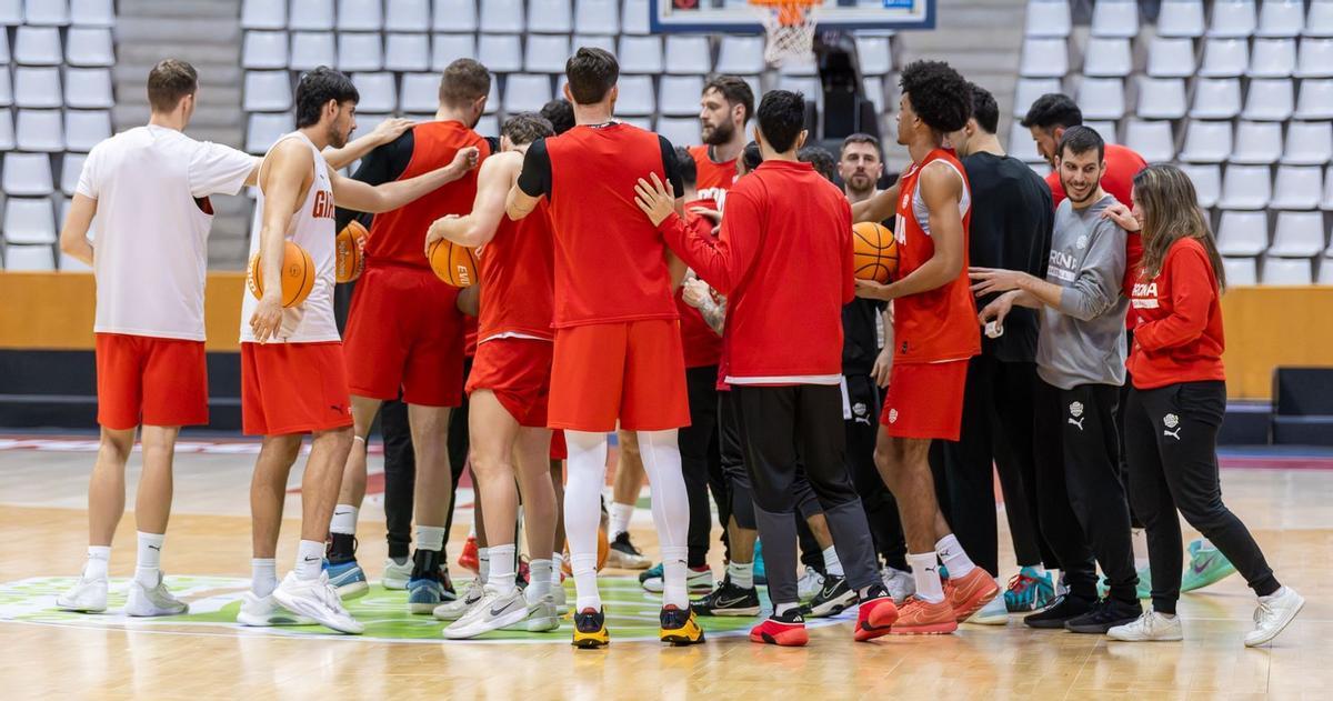 La plantilla del Bàsquet Girona, a Fontajau.