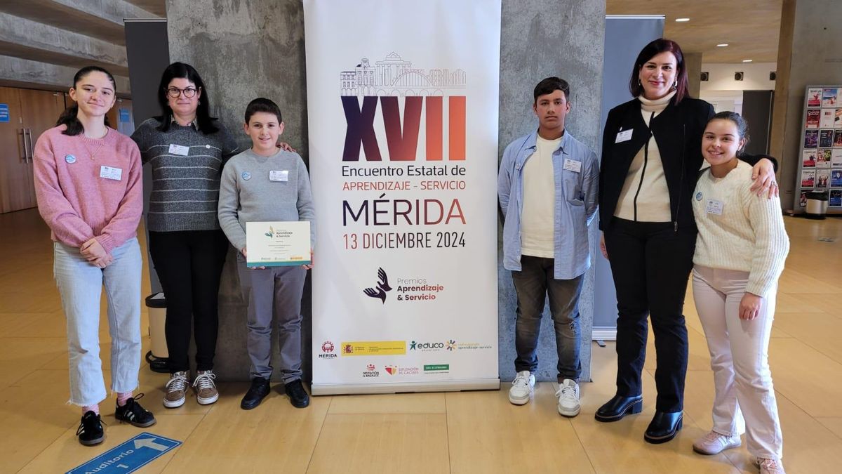 Por la izquierda, Irene Soto Cimentada, Desirée Fernández Rodríguez, Adrián Abeledo Artidiello, Anthony Tutor Alfonso, Carmen Álvarez Garzón y Carmen Casas Pando