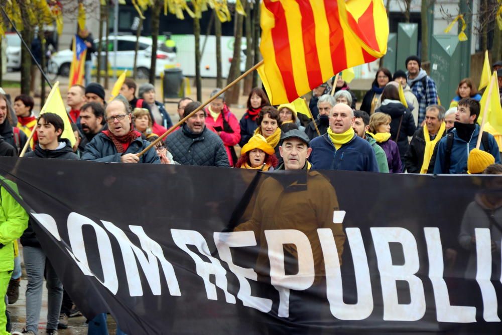 Alguns dels participants a la Plaça de l'1 d'Octubre