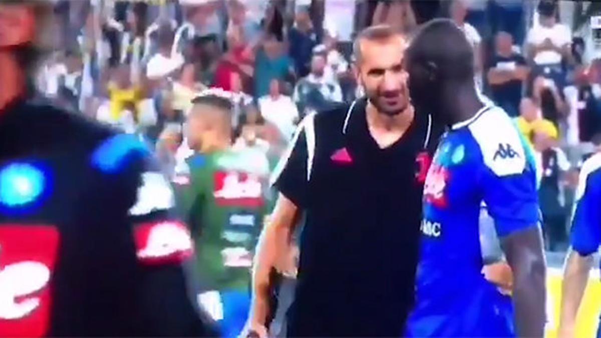 Rivales... y compañeros: el gran gesto de Chiellini con Koulibay después de que marcase en propia puerta