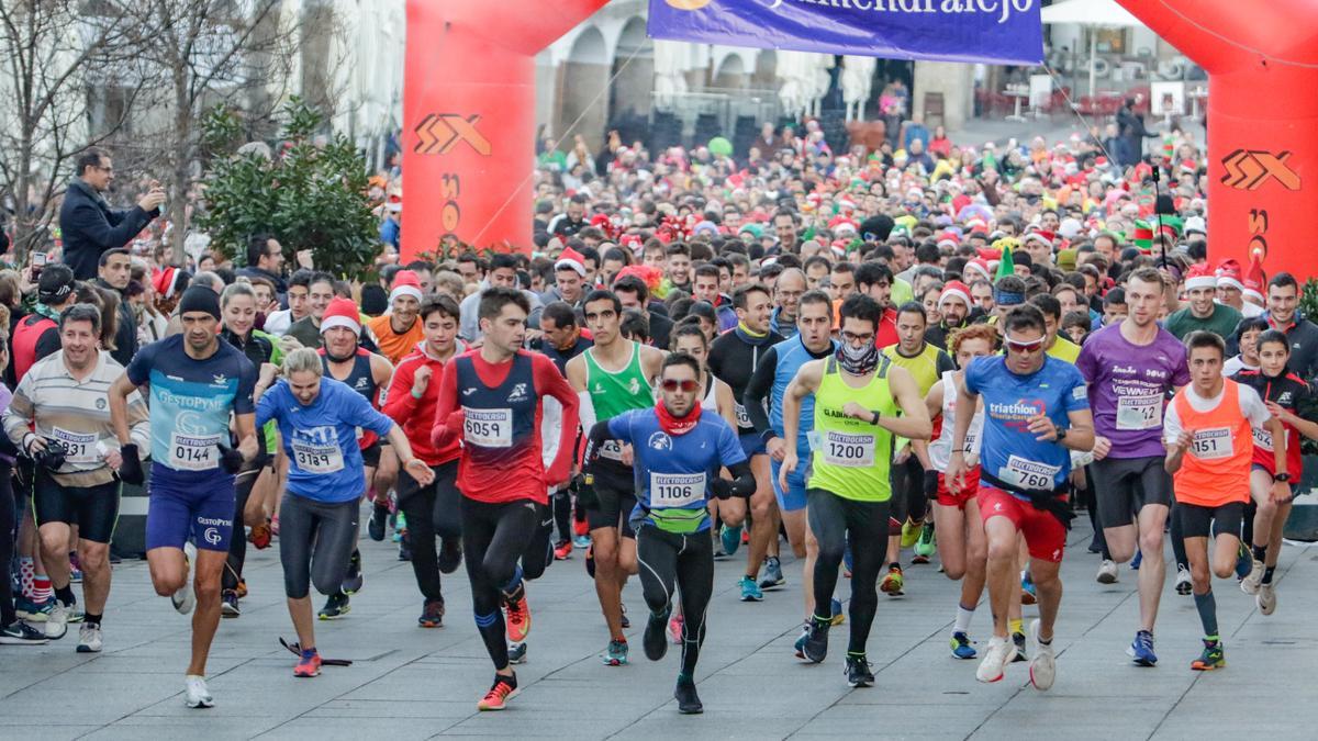 Imagen de la salida de la San Silvestre en Cáceres.