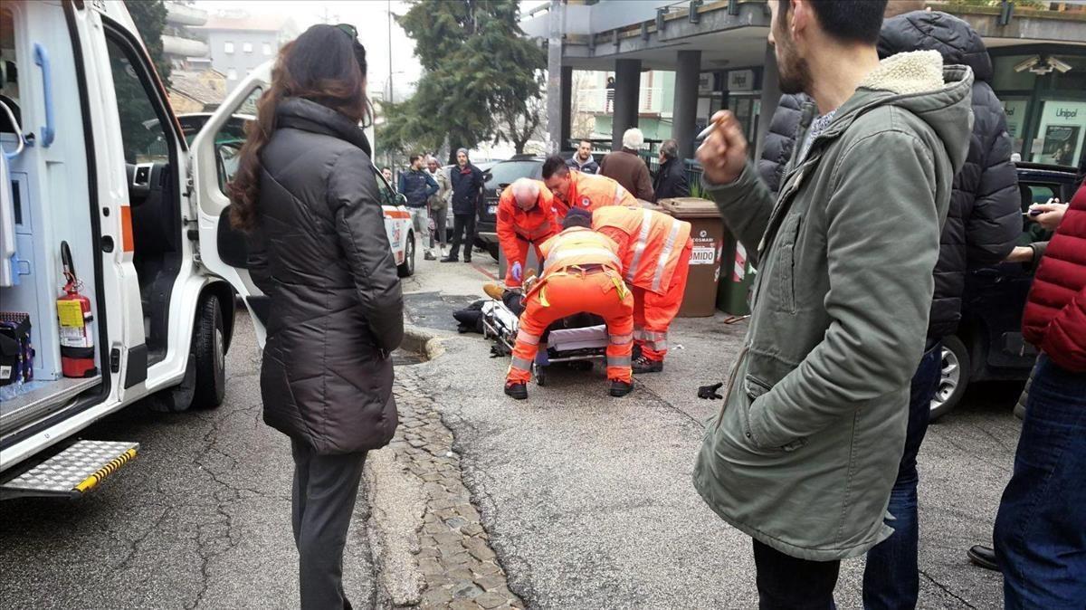 Quatre immigrants ferits en un tiroteig a Macerata, Itàlia