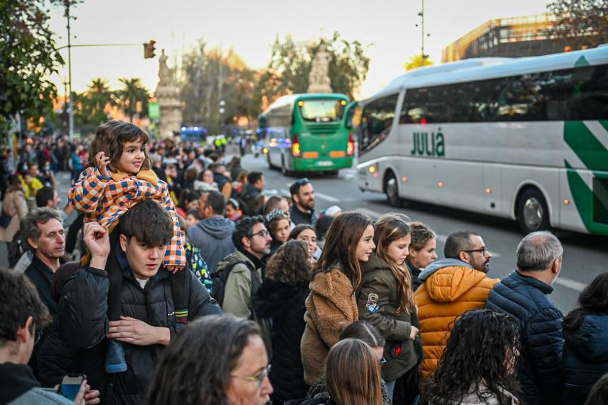 Miles de niños esperan la llegada de los Reyes Magos