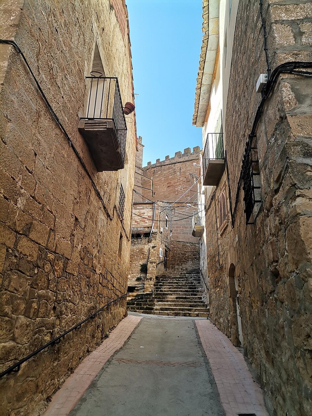 Calle del centro histórico de Fabara.