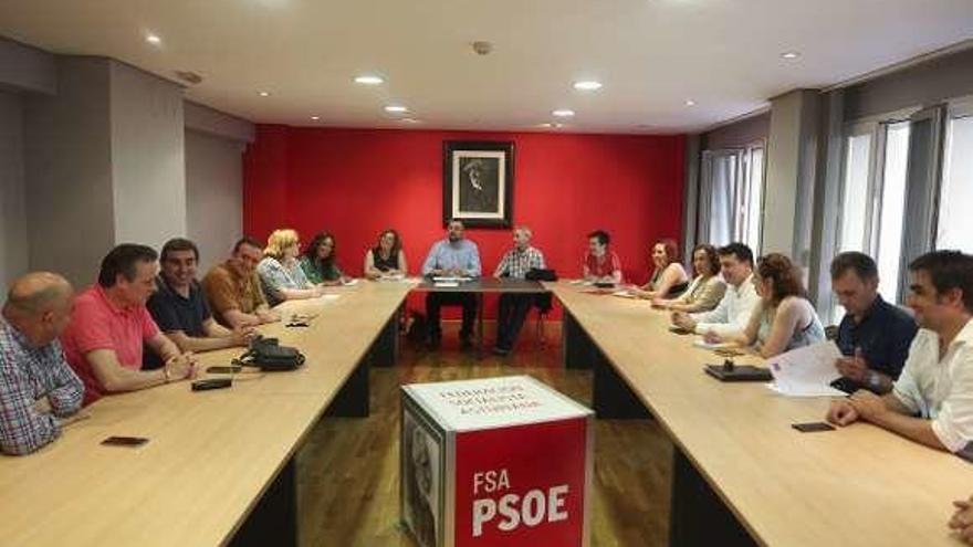 La ejecutiva de la FSA, en su reunión de ayer en la sede de la calle Santa Teresa.