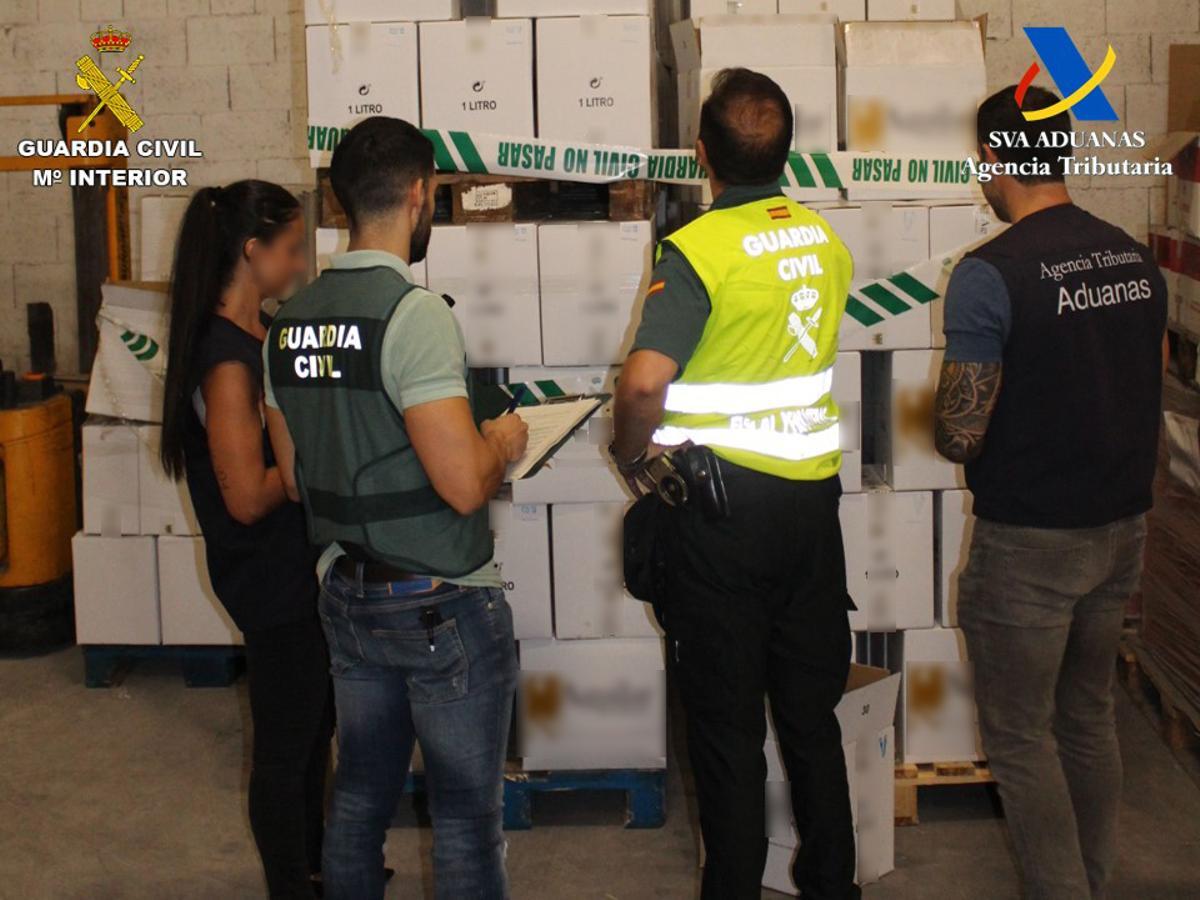 Cajas inmovilizadas por Aduanas y la Guardia Civi.