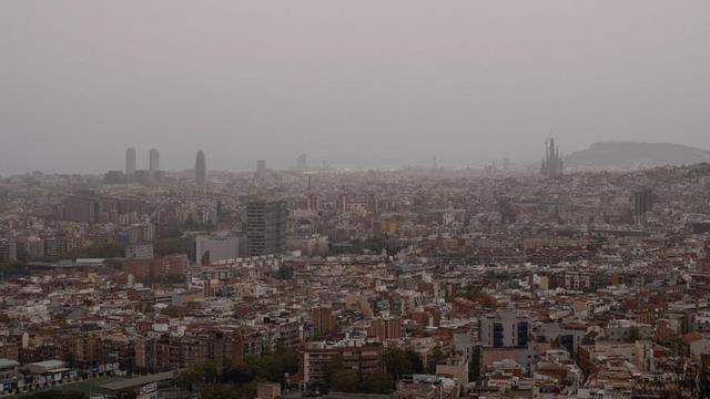 La calima, la pols en suspensió procedent del nord de l’Àfrica, arriba a Barcelona