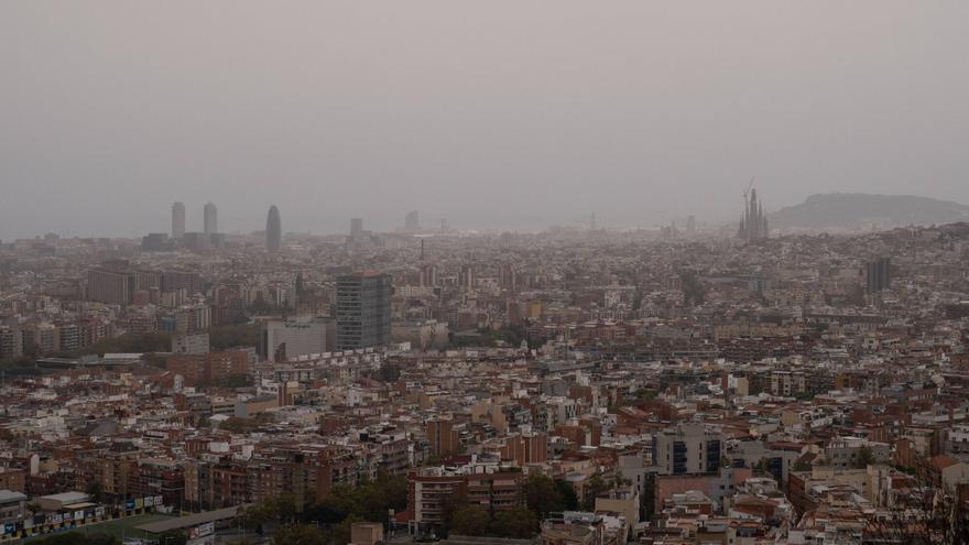 Catalunya emet un avís per contaminació atmosfèrica i mala qualitat de l’aire davant l’arribada d’una intensa calima