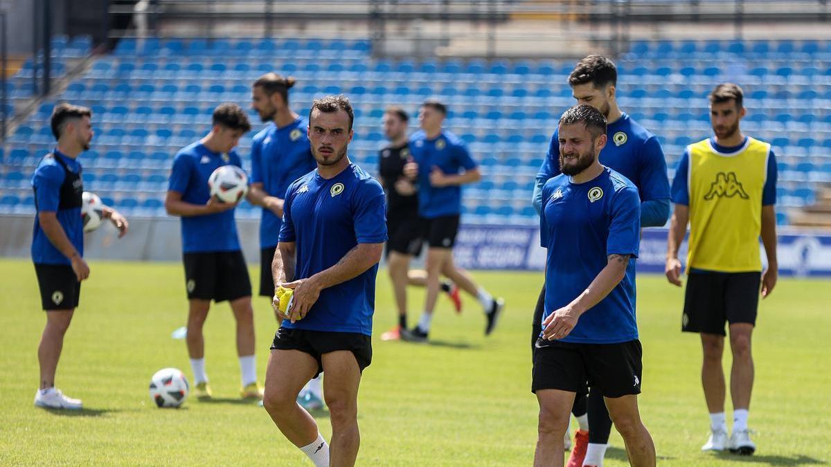 Entrenamiento del Hércules en el Rico Pérez antes del partido en Ibiza.