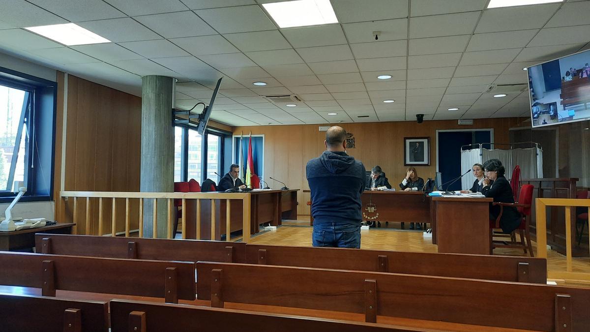 El acusado durante el juicio celebrado hoy en Vigo.