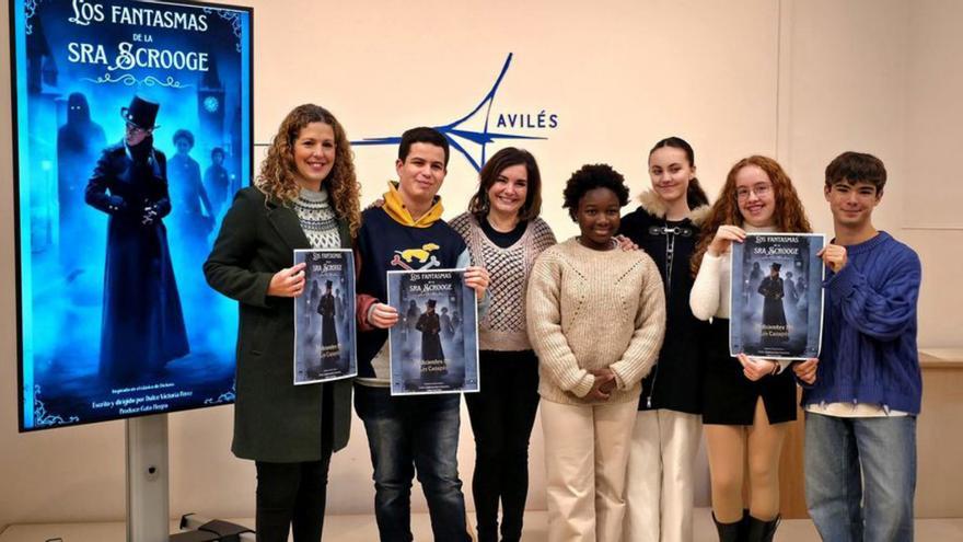 Por la izquierda, Dulce Victoria Pérez, Alejandro Álvarez, Yolanda Alonso, Jimena Solís, Laia López, Vera Gallardo y Damián Pérez. | LNE