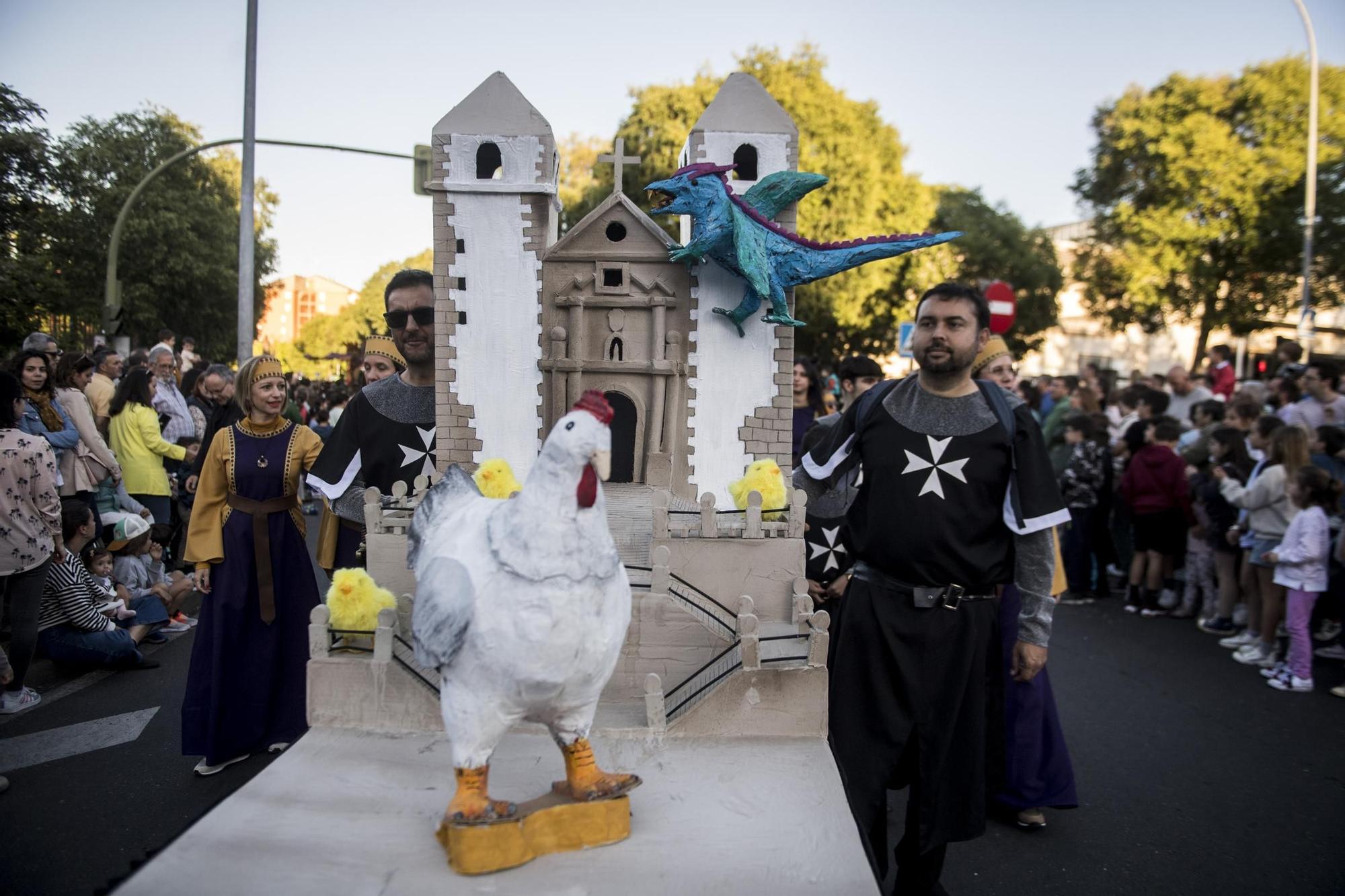 Galería | Así ha sido el desfile de San Jorge en Cáceres