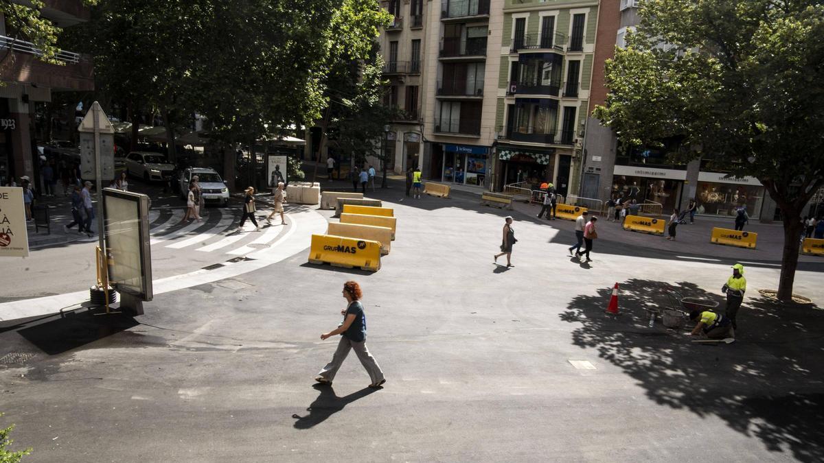 Imatge d'arxiu de la plaça Neus Català, davant de l'església de Crist Rei