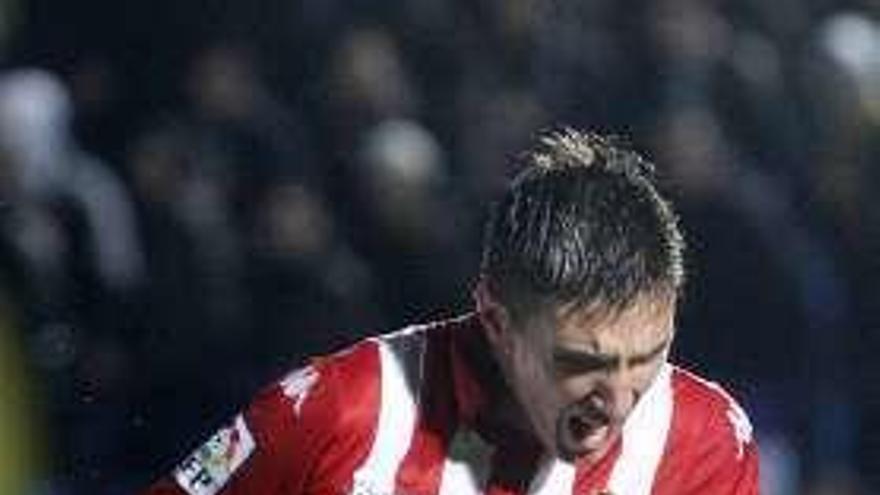 Scepovic celebra un gol con la camiseta del Sporting.