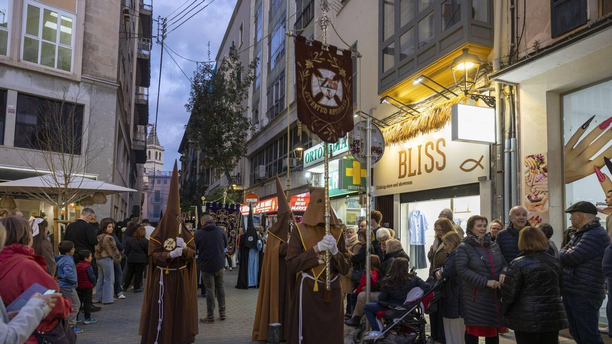 FOTOS | Inicia la Semana Santa con la procesión de los Estandartes