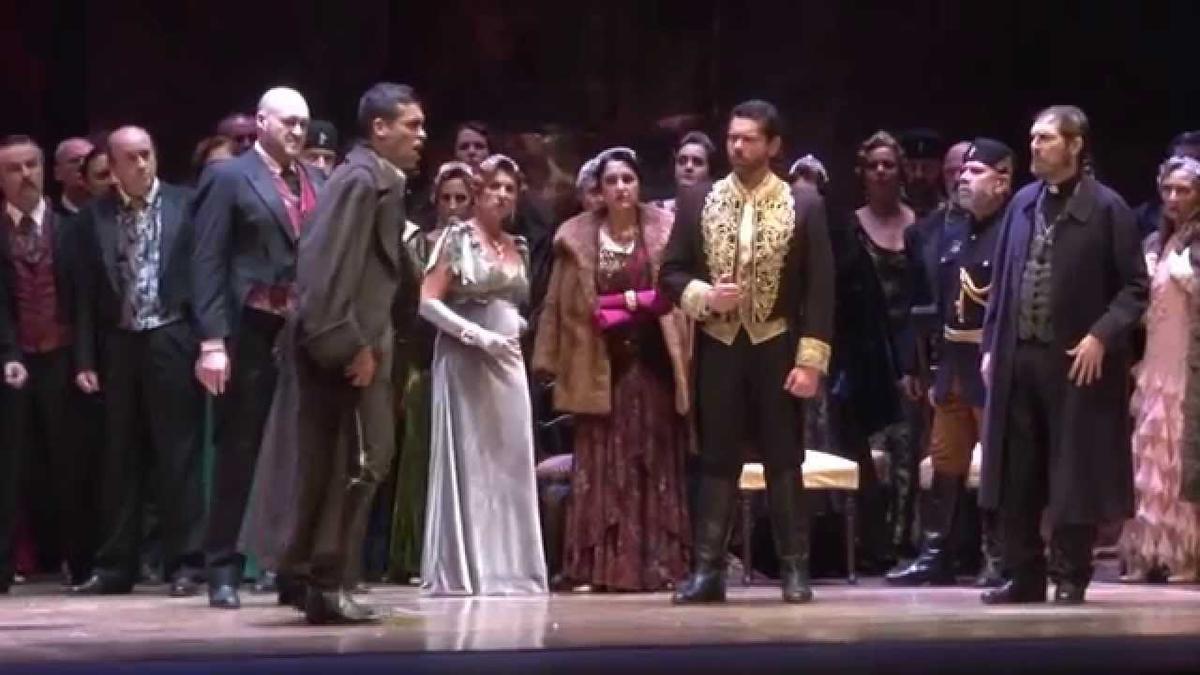 Un momento de la ópera &#039;Lucia di Lammermoor&#039;, cuya producción escénica recae en el Teatro Villamarta de Jerez.