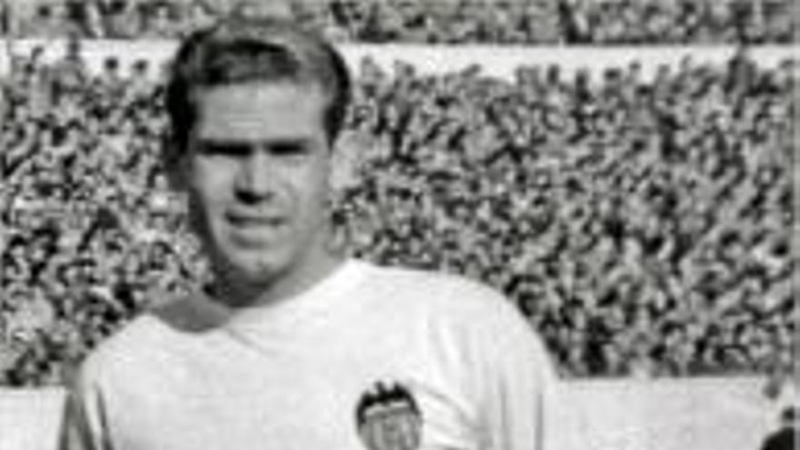 Puchades, en Mestalla, en la temporada 54-55.