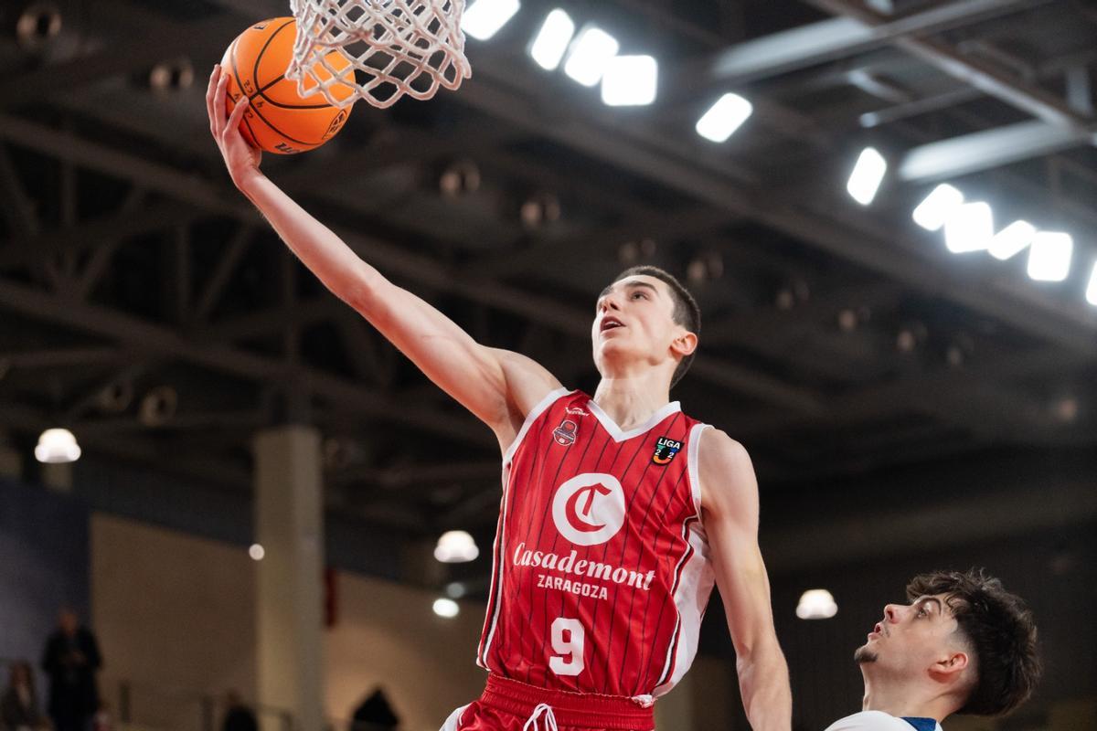 Lukic, durante un duelo del U22