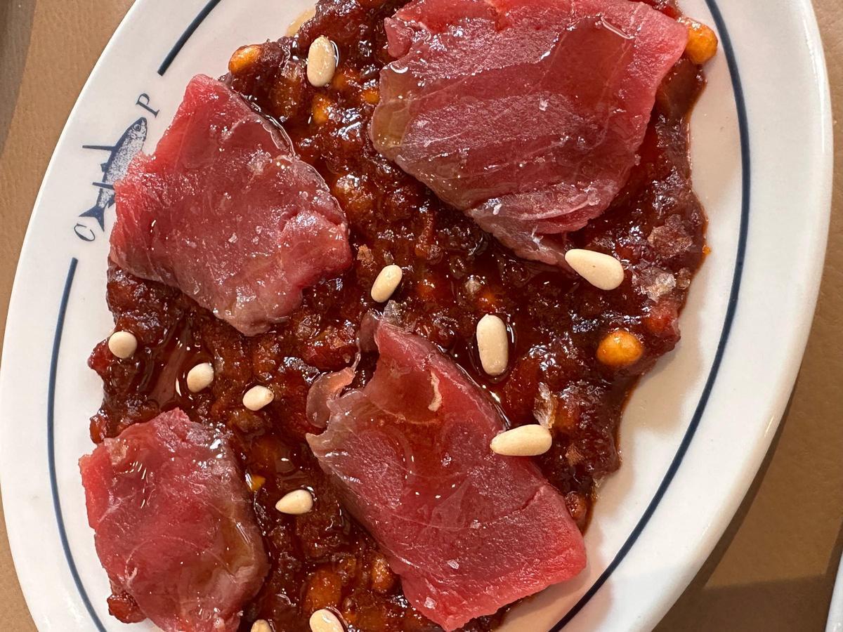 Tiradita de atún con titaina.
