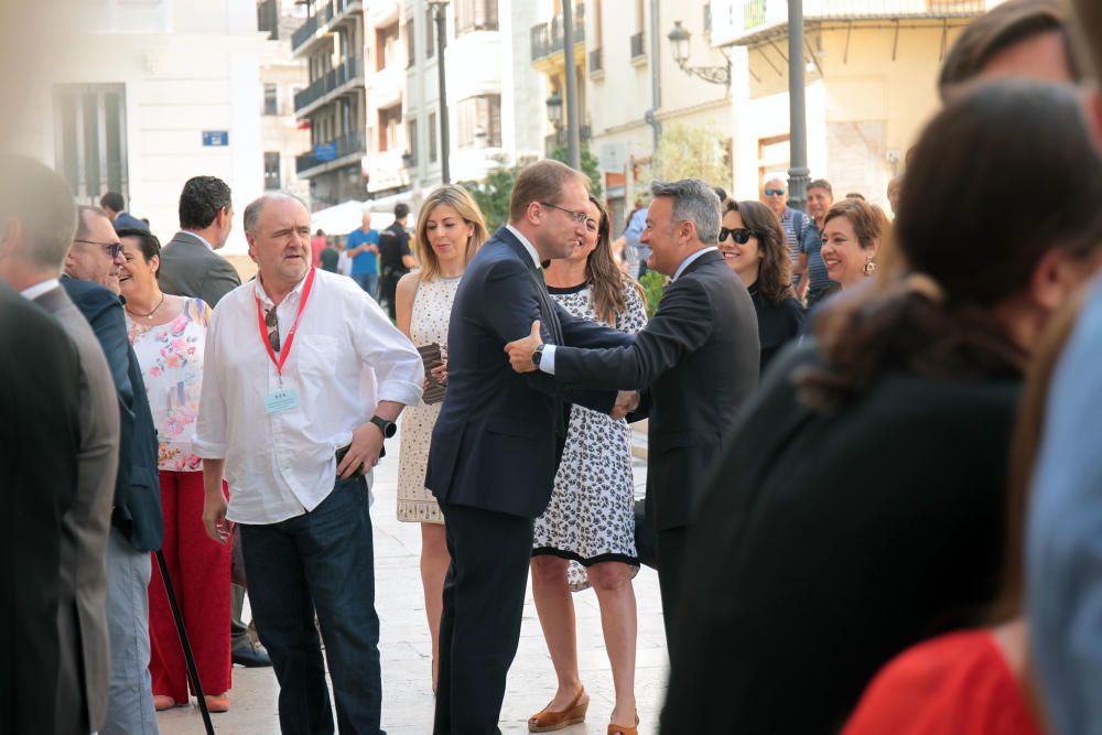 Recepción en la Generalitat tras la toma de posesión de Ximo Puig