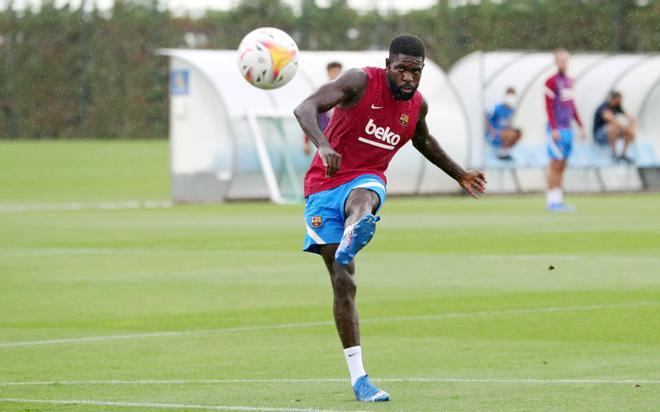 El club busca salida para Umtiti, con el que se podría sacar unos 5 millones