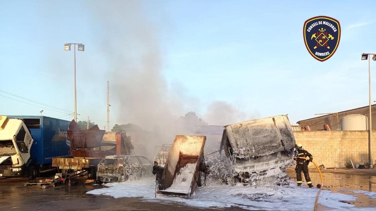 Alarma por un incendio en una nave industrial de Palmanyola