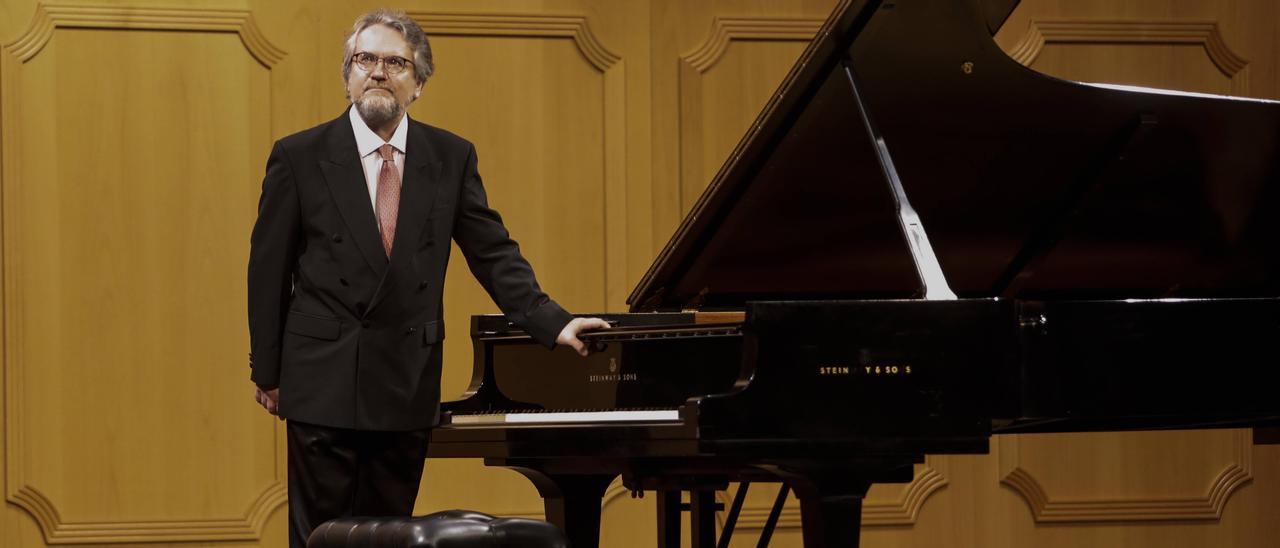 EN IMÁGENES: Así fue el sentido homenaje a Guillermo García-Alcalde en la Sociedad Filarmónica de Oviedo