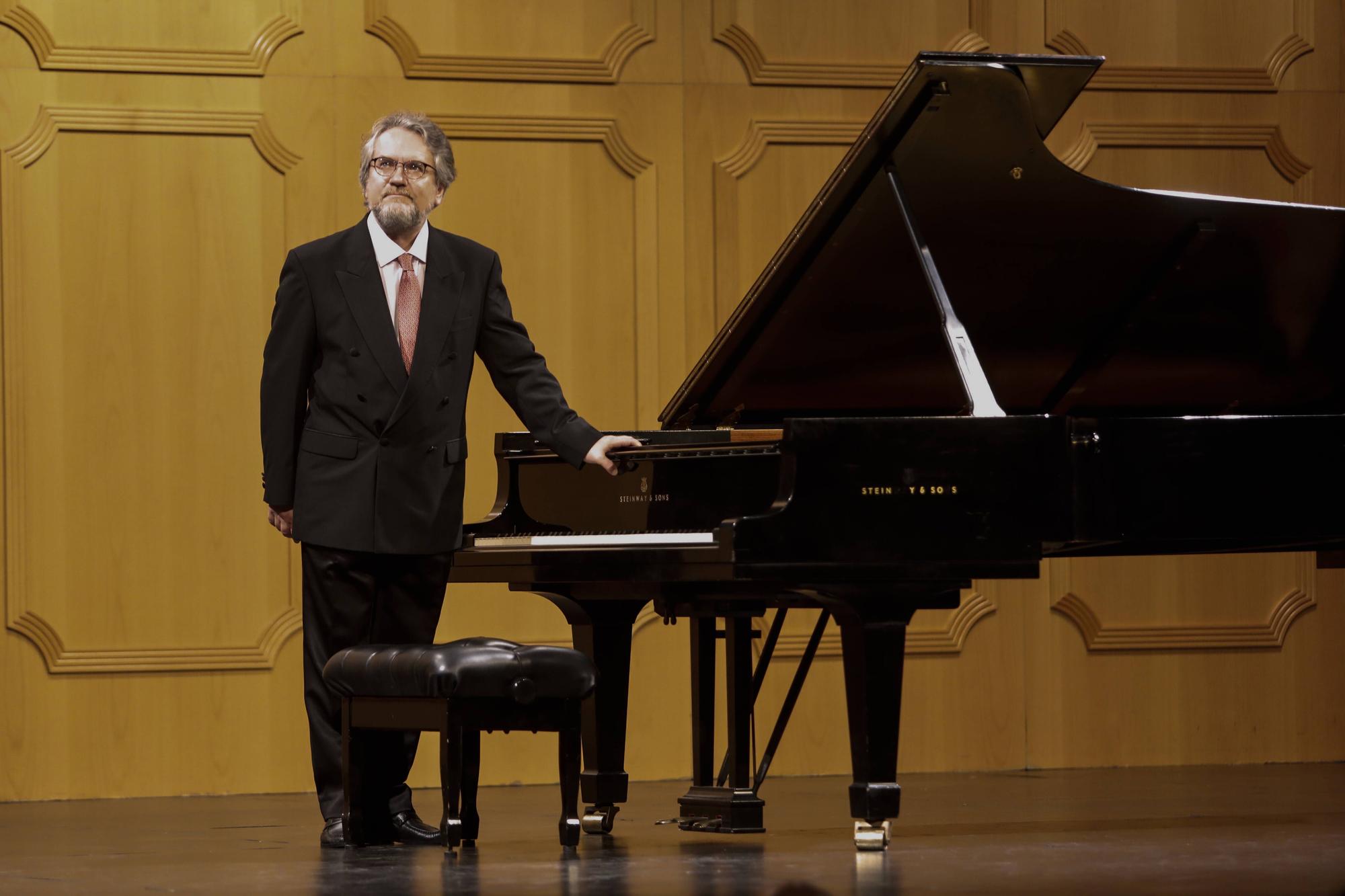 EN IMÁGENES: así fue el sentido homenaje a Guillermo García-Alcalde en la Sociedad Filarmónica de Oviedo