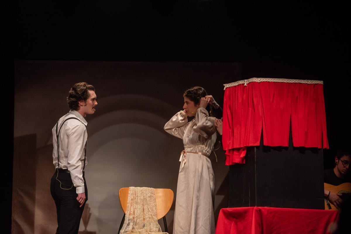 Alumnos del EIS ensaian 'Culpables de ser' no Fórum Metropolitano