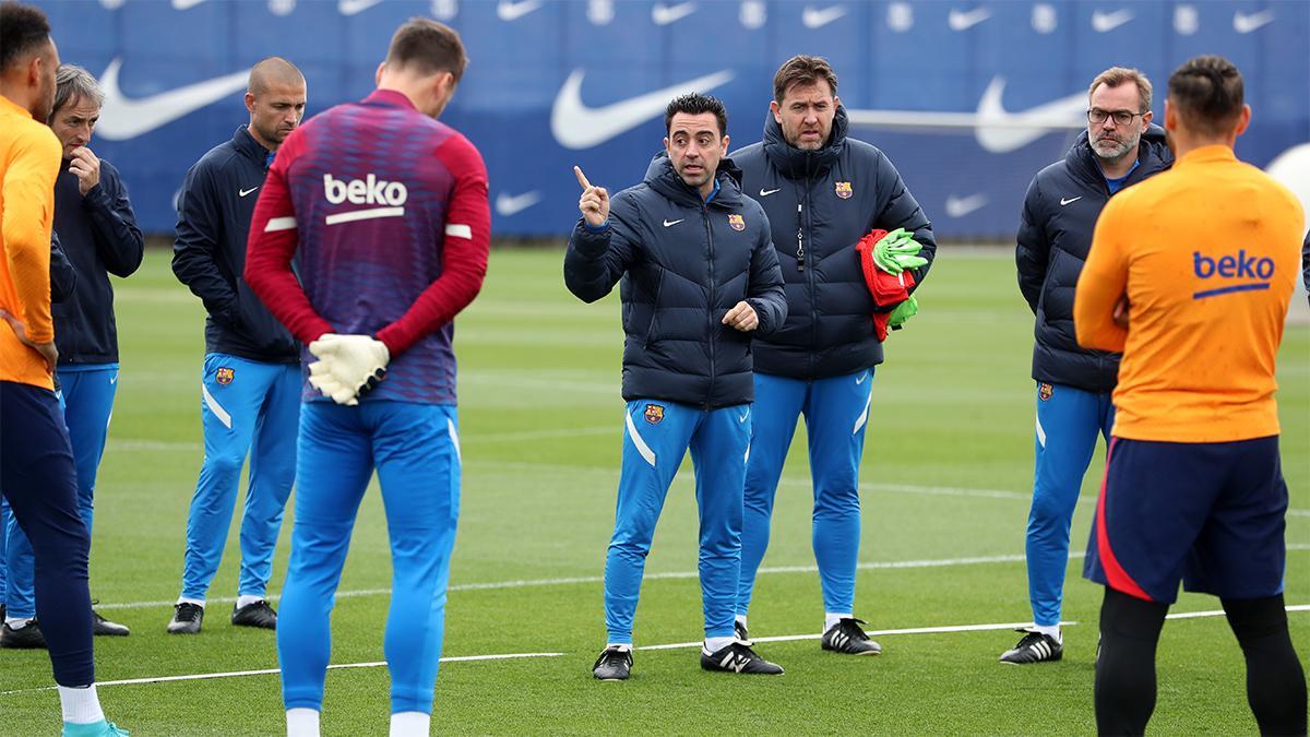 El entrenamiento del Barça con la visita de jóvenes ucranianos