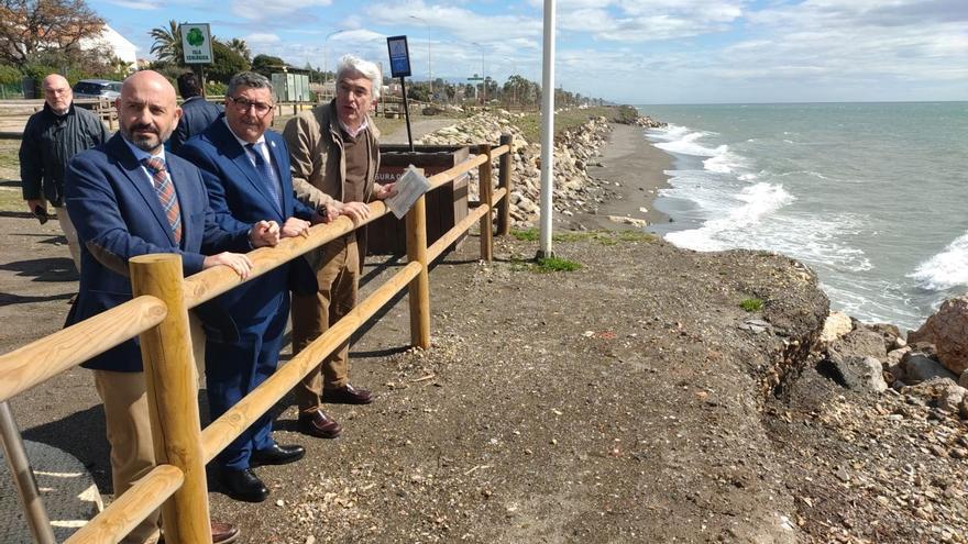 Visita de Javier Salas a una de las zonas que recibirá aportes de arena.