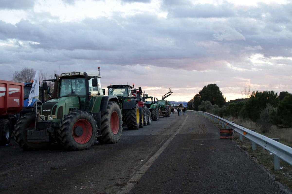 Les millors imatges del tall de l'AP-7 a l'Empordà per la protesta dels pagesos