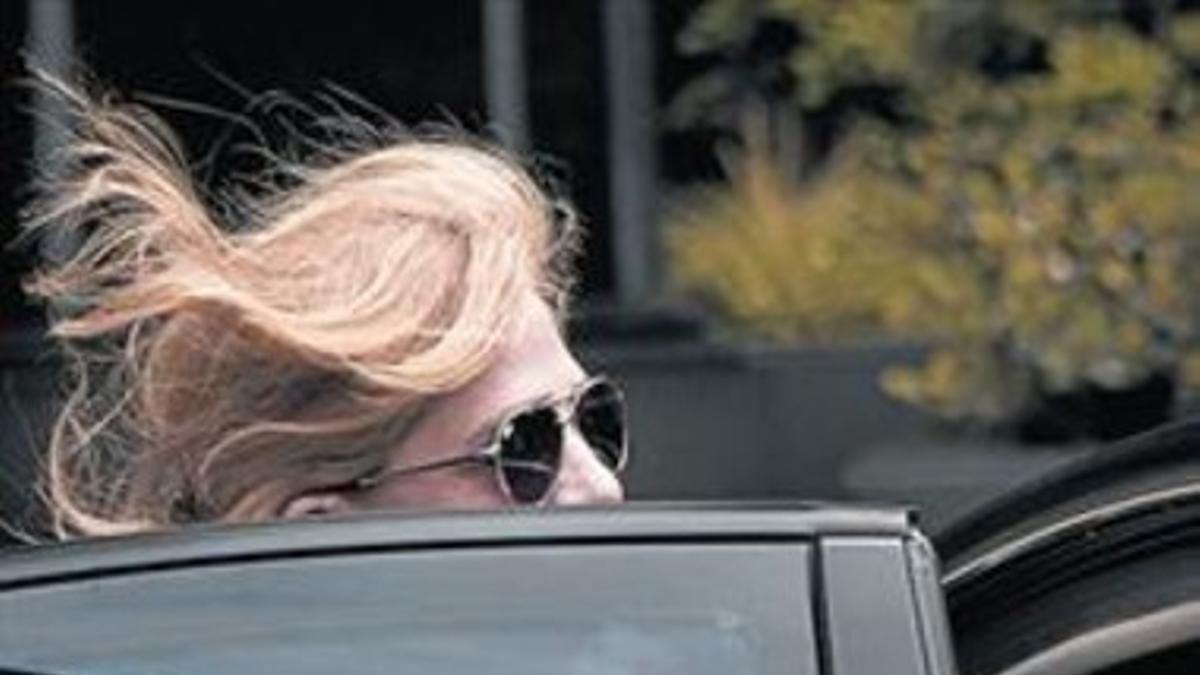 Cristina abandona la sede de La Caixa, el pasado mes de mayo.