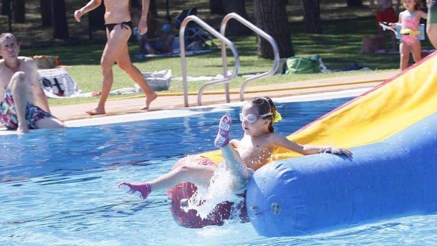 La restriccions a platges i piscines han disparat el preu d&#039;inflables