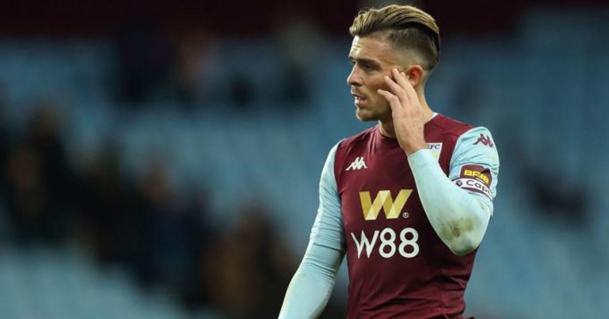 El futbolista del Aston Villa durante un partido de la Premier League