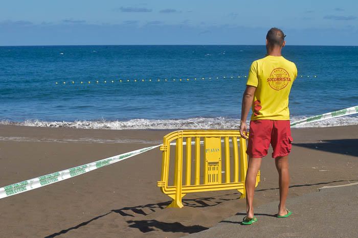 Playas cerradas al baño. La Garita