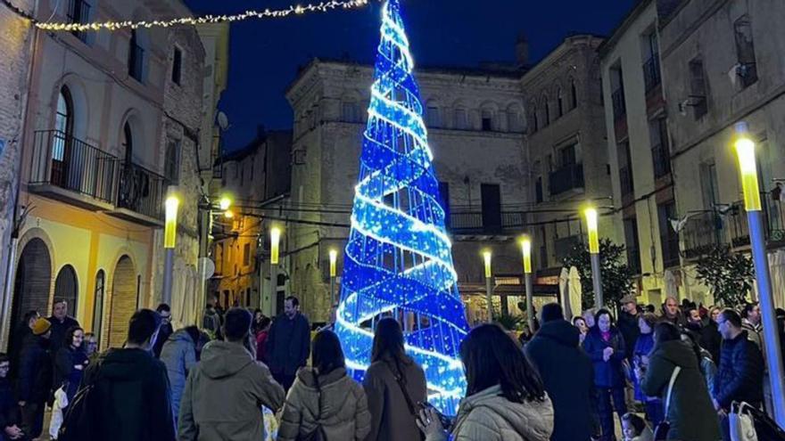 El encendido llenó Épila de luz y alegría.