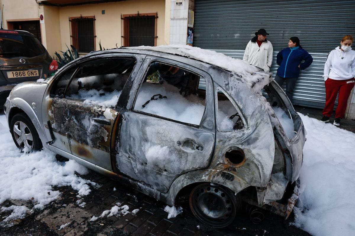 Les imatges del cotxe cremat a Santa Eugènia aquesta matinada