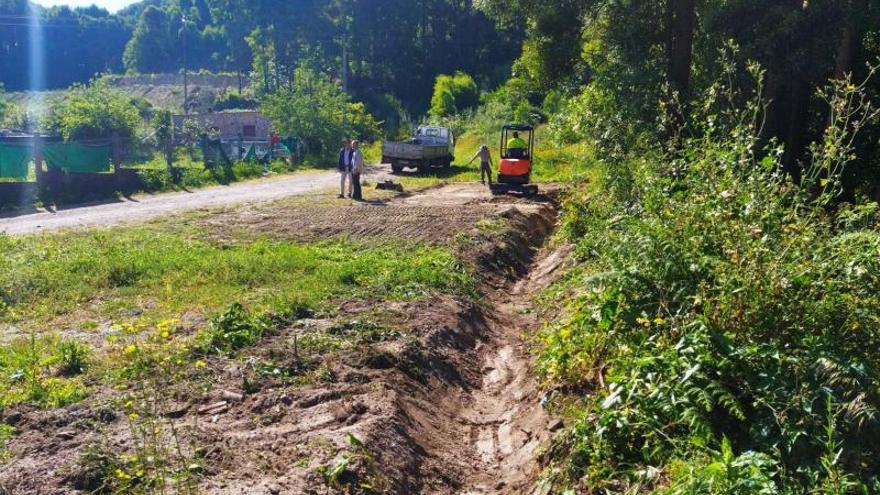 El Concello retoma las obra del área de autocaravanas de Achadiza con la dotación de servicios básicos