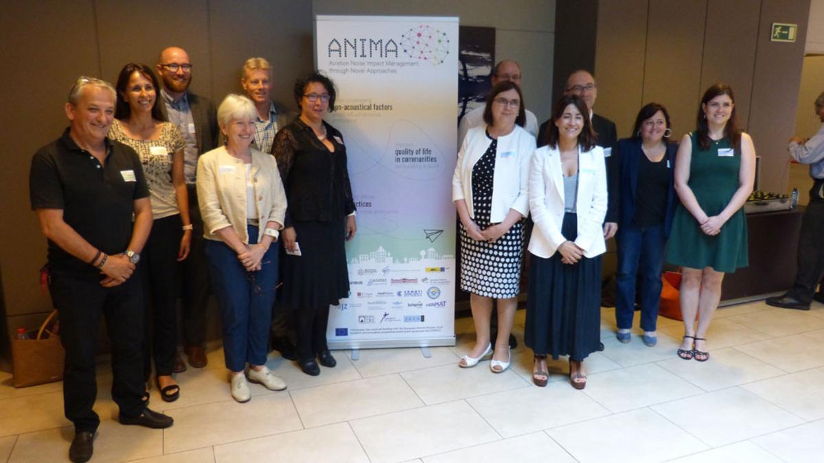 Imagen de los participantes del debate sobre contaminación acústica aeroportuaria celebrado en Gavà