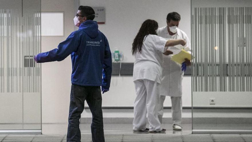 Dos nuevos fallecidos por covid en Asturias en una jornada con 65 contagios y la mirada puesta en el brote de Avilés