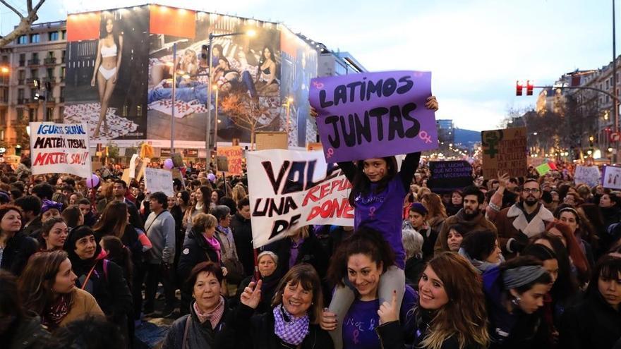 La manifestación feminista del 8-M de 2019 en Barcelona, en el paseo de Gràcia.