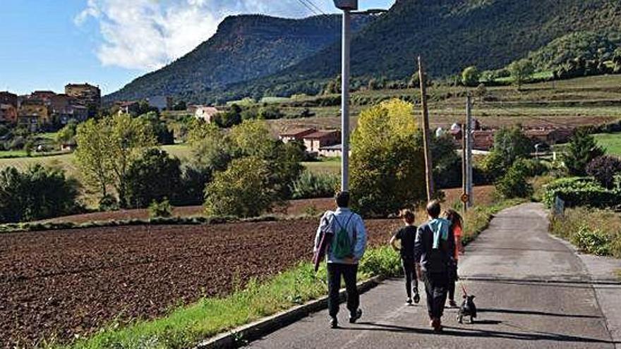 S&#039;han instal·lat fanals al camí d&#039;Avià al barri de la Creu, una de les propostes guanyadores de l&#039;any passat