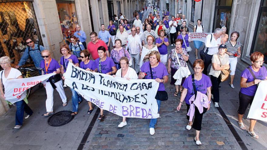 Els manifestants van anar des des l&#039;estació fins a la seu de la Generalitat reclamant la recuperació del servei.