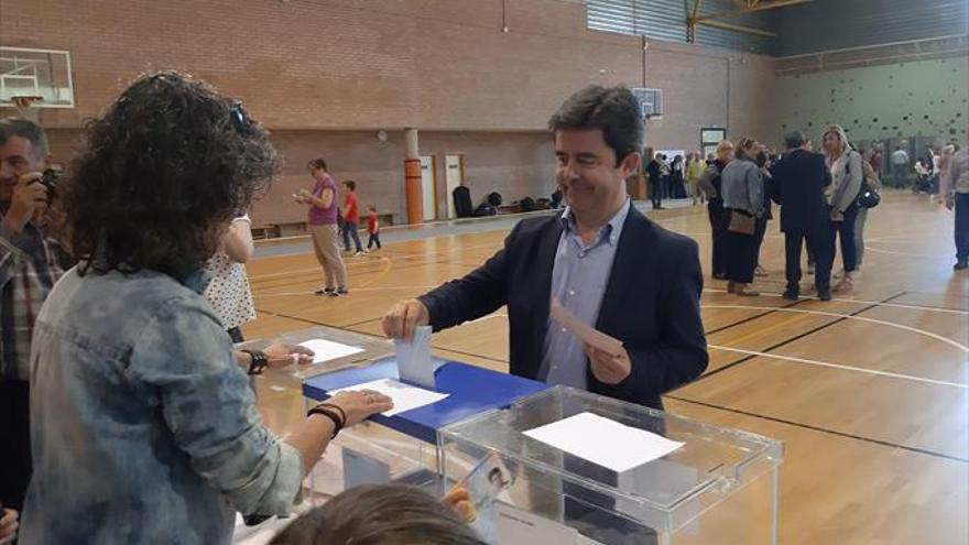 Alós podría regresar a la alcaldía de Huesca con un pacto a la andaluza