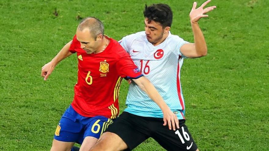 Iniesta guia Espanya cap als vuitens de final